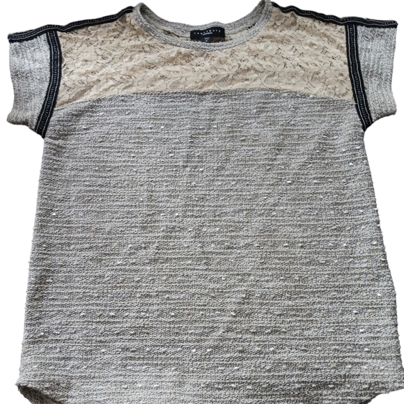 Elegant lace and metal top - Picture 6 of 11